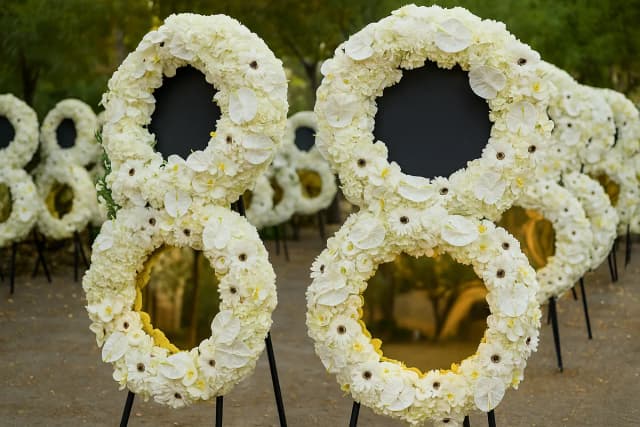 گلهای مصنوعی مشهد گل: بهترین انتخاب برای تزئین شیک و ماندگار